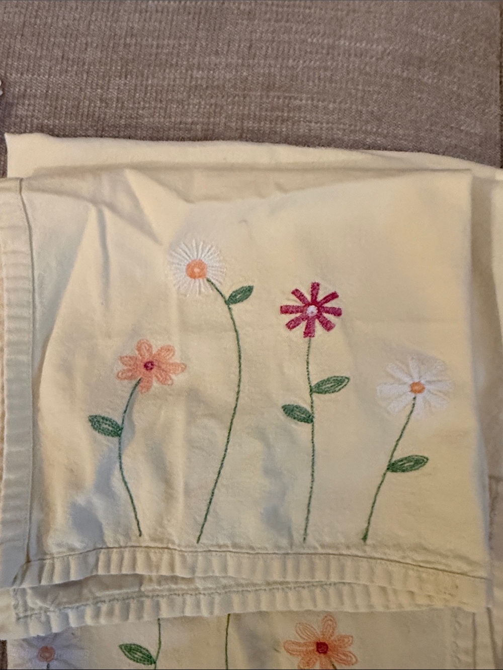 VINTAGE CLOTH NAPKINCream Embroidered Floral Set - Cream Daisy Design